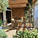 Europa Panzio Bed & Breakfast