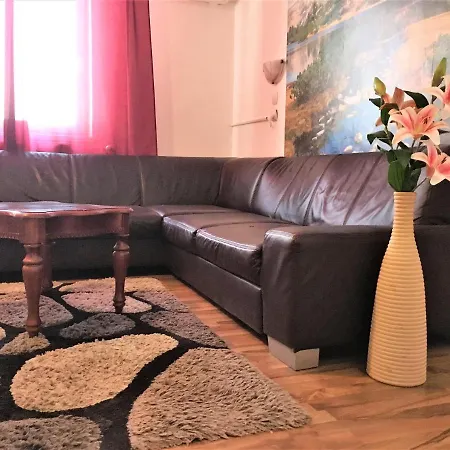Europa Panzio Bed & Breakfast 3*